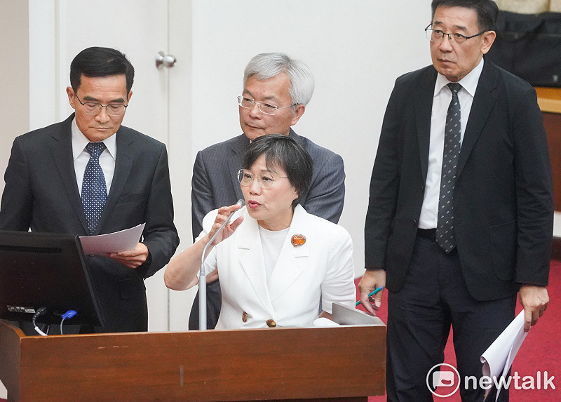 法務部常務次長馮成（左二）、內政部長劉世芳、海委會副主委張忠龍（左）、警政署長張榮興在立院內政委員會備詢。&nbsp;&nbsp;&nbsp;圖：張良一/攝