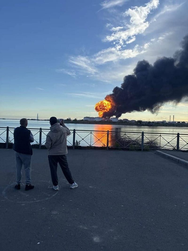  烏克蘭對聖彼得堡地區和喀琅施塔得發動了一次大規模遠程無人機襲擊。 圖：翻攝自 X @UKikaski 