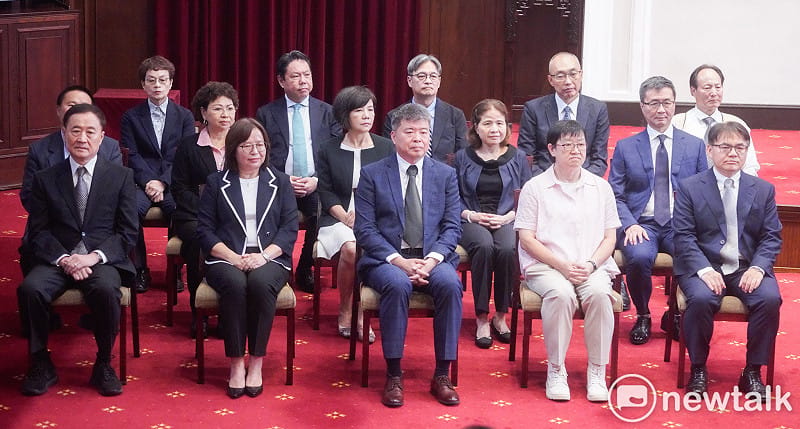 蕭美琴主持「監察院第7屆正、副院長及監察委員被提名人介紹記者會」,圖為陳景峻等監委被提名人出席記者會。 圖:張良一/攝 蕭美琴主持「監察院第7屆正、副院長及監察委員被提名人介紹記者會」,圖為陳景峻等監委被提名人出席記者會。 圖:張良一/攝