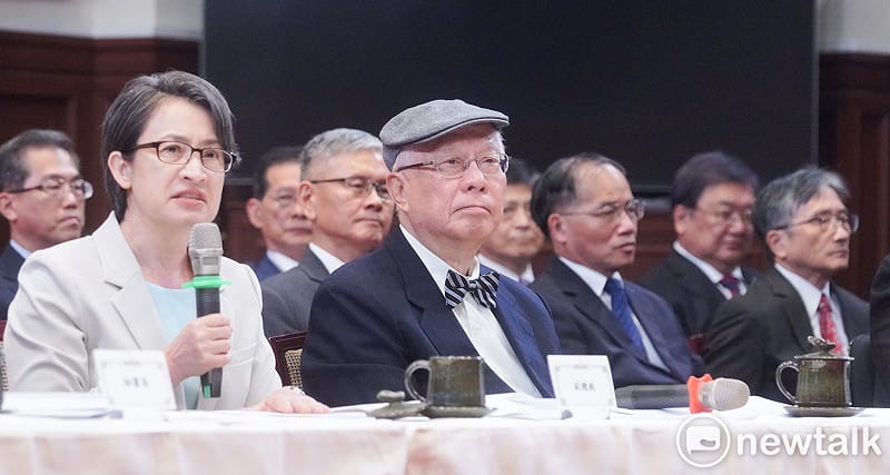副總統蕭美琴今主持「監察院第7屆正、副院長及監察委員被提名人介紹記者會」，圖左二為監察院長被提名人陳永興。&nbsp;&nbsp;&nbsp;圖：張良一/攝