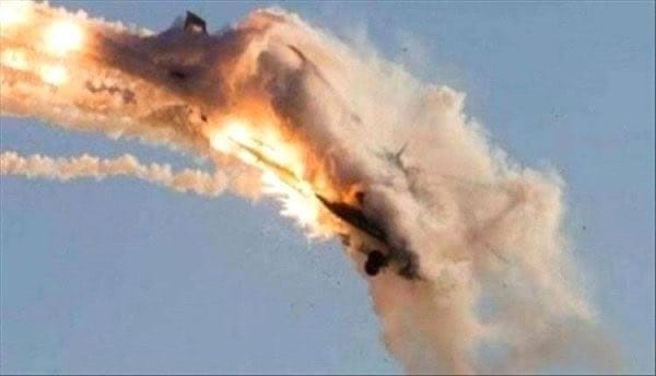 衝突導火線源於昨日美軍直升機遭伊朗無人機擊落,加上停戰協議談判緩慢,導致美方決定重啟自衛打擊。 圖:翻攝自 X @IranArmystan_ 衝突導火線源於昨日美軍直升機遭伊朗無人機擊落,加上停戰協議談判緩慢,導致美方決定重啟自衛打擊。 圖:翻攝自 X @IranArmystan_