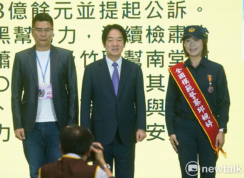 總統賴清德在行政院長卓榮泰、內政部長劉世芳等人的陪同下,出席「115年警察節慶祝大會」,並頒獎給模範警察。 圖:張良一/攝 總統賴清德在行政院長卓榮泰、內政部長劉世芳等人的陪同下,出席「115年警察節慶祝大會」,並頒獎給模範警察。 圖:張良一/攝
