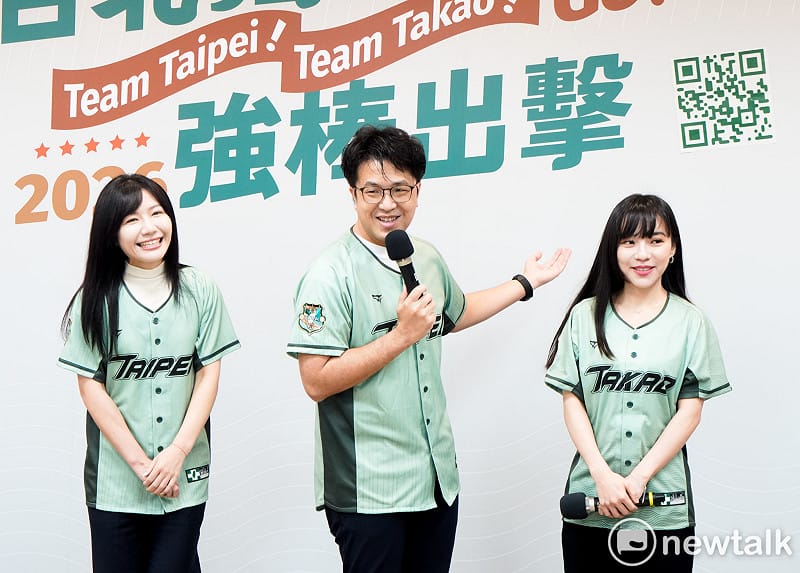 民進黨台北市長參選人沈伯洋笑說,他講話的時候,球衣已經一件件賣出去。 圖:張良一/攝 民進黨台北市長參選人沈伯洋笑說,他講話的時候,球衣已經一件件賣出去。 圖:張良一/攝