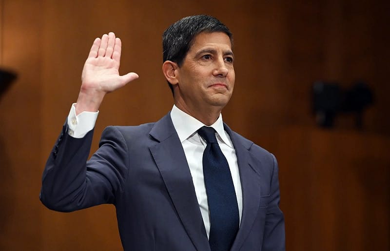 凱文·沃什(Kevin Warsh)即將於下週中旬所主持的首次貨幣政策會議。這場會議將決定美國未來的借貸成本走向,被華爾街視為決定市場資金動能與抗通膨成敗的「利率生死戰」 圖:翻攝自 X @wolfbrief_ 凱文·沃什(Kevin Warsh)即將於下週中旬所主持的首次貨幣政策會議。這場會議將決定美國未來的借貸成本走向,被華爾街視為決定市場資金動能與抗通膨成敗的「利率生死戰」 圖:翻攝自 X @wolfbrief_