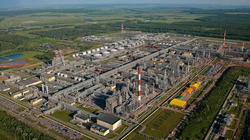俄羅斯天然氣工業股份公司(Gazprom Neft)位於莫斯科的煉油廠和韃靼斯坦共和國韃靼石油公司(Tatneft)位於韃靼斯坦的煉油廠在無人機襲擊後暫停營運。 圖:翻攝自 X @Beefeater_Fella 俄羅斯天然氣工業股份公司(Gazprom Neft)位於莫斯科的煉油廠和韃靼斯坦共和國韃靼石油公司(Tatneft)位於韃靼斯坦的煉油廠在無人機襲擊後暫停營運。 圖:翻攝自 X @Beefeater_Fella