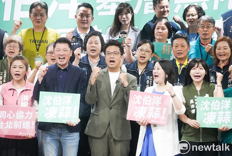 民進黨台北市長參選人沈伯洋在立法委員吳思瑤、民進黨台北市黨部主委吳沛憶等人的陪同下出席首場基層無限談座談會。&nbsp;&nbsp;&nbsp;圖：張良一/攝
