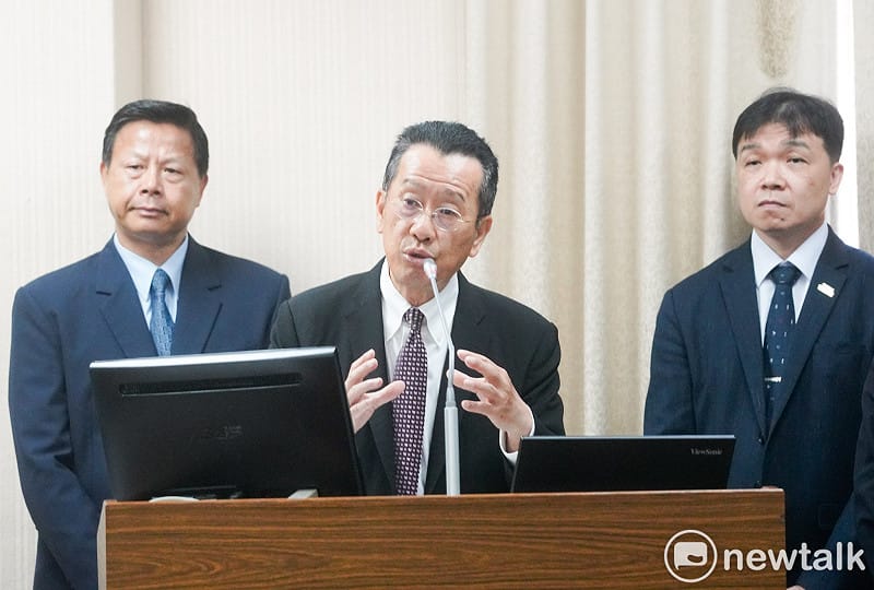 國防部長顧立雄、陸委會副主委沈有忠、海委會海巡署副署長謝慶欽在立院外交及國防委員會備詢。&nbsp;&nbsp;&nbsp;圖：張良一/攝