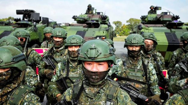 美軍第一特種部隊群第二營 A 連已派出 3 人小組長期駐訓,進駐陸軍航特部轄下的精銳第 101 兩棲偵察營(海龍蛙兵)與高空特勤中隊。 圖:翻攝自騰訊網 美軍第一特種部隊群第二營 A 連已派出 3 人小組長期駐訓,進駐陸軍航特部轄下的精銳第 101 兩棲偵察營(海龍蛙兵)與高空特勤中隊。 圖:翻攝自騰訊網