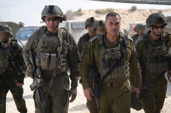 以色列國防軍參謀總長扎米爾(Eyal Zamir)中將力挺美軍,堅決反對將給油機移往南部內蓋夫基地。 圖:翻攝自 X @IDF 以色列國防軍參謀總長扎米爾(Eyal Zamir)中將力挺美軍,堅決反對將給油機移往南部內蓋夫基地。 圖:翻攝自 X @IDF