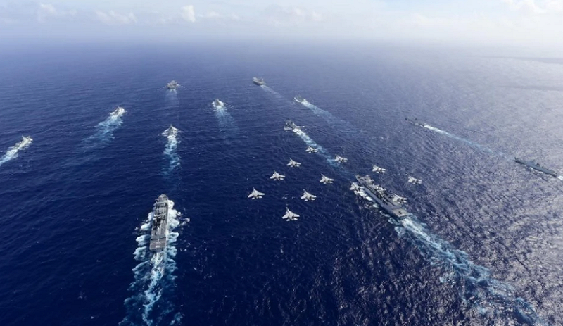 該艦能為常規動力航空母艦、艦載航空兵及護航艦艇提供長期作戰所需的後勤保障,使海上編隊能在遠離本土與友邦港口的海域連續執行任務。 圖:翻攝自騰訊網 該艦能為常規動力航空母艦、艦載航空兵及護航艦艇提供長期作戰所需的後勤保障,使海上編隊能在遠離本土與友邦港口的海域連續執行任務。 圖:翻攝自騰訊網