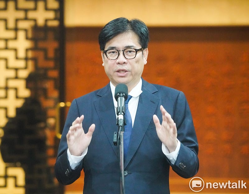 高雄市長陳其邁赴行政院出席「食品安全衛生管理法」部分條文修正草案審查會，並在會前受訪。&nbsp;&nbsp;&nbsp;圖：張良一/攝