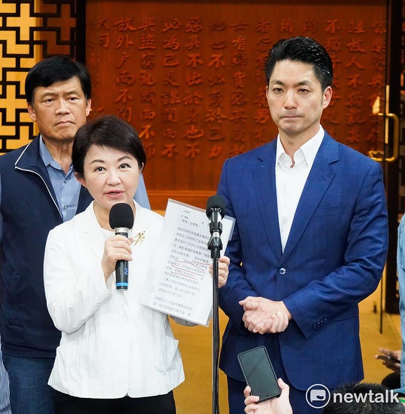 台北市長蔣萬安、台中市長盧秀燕赴行政院出席「食品安全衛生管理法」部分條文修正草案審查會，並在會前受訪。&nbsp;&nbsp;&nbsp;圖：張良一/攝