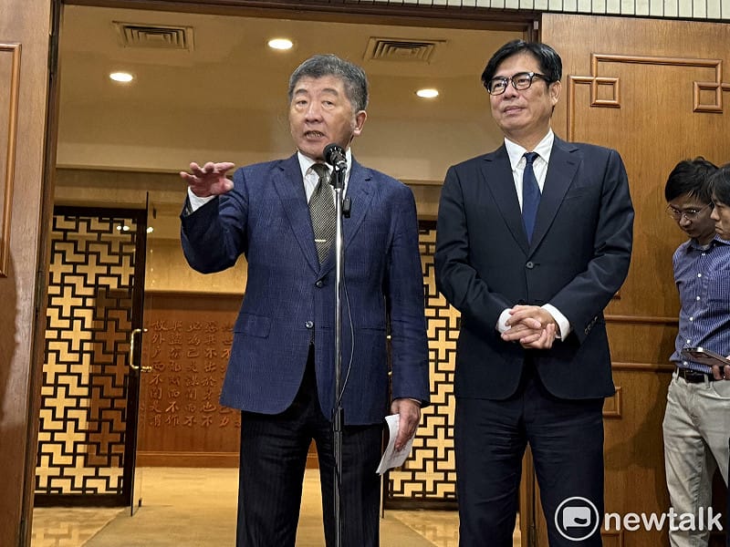 行政院政委陳時中和高雄市長陳其邁（右）。&nbsp;&nbsp;&nbsp;圖：周煊惠 / 攝