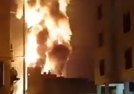 葉門境內親伊朗的胡塞武裝組織對沙烏地阿拉伯沿著紅海海岸的石油設施發動攻擊 圖：翻攝自 X @DOGDEGA 