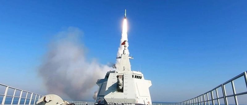 垂直發射系統是大家對鷹擊-20 搭載在 052D 型驅逐艦的最大疑慮。 圖:翻攝自巔峰高地 垂直發射系統是大家對鷹擊-20 搭載在 052D 型驅逐艦的最大疑慮。 圖:翻攝自巔峰高地