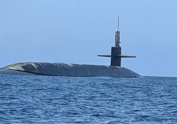  美國海軍已正式宣布，俄亥俄級核動力彈道飛彈潛艦「西維吉尼亞號」的藍色乘組指揮官薩穆爾，已被正式解除指揮職務。 圖：翻攝自 X @ChuckPfarrer 