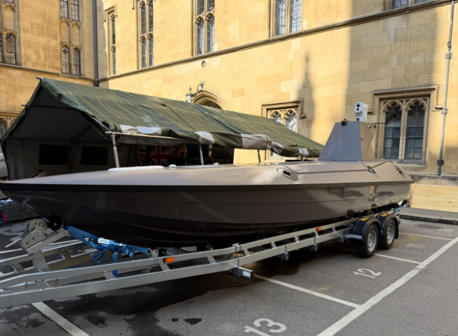這批價值 1200 萬英鎊的 K3 Scout 監視無人艇,其搭載的攝影機被查出含有中國製造的組件。 圖:翻攝自 IG @jamescartlidgemp 這批價值 1200 萬英鎊的 K3 Scout 監視無人艇,其搭載的攝影機被查出含有中國製造的組件。 圖:翻攝自 IG @jamescartlidgemp