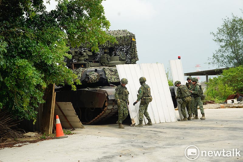 陸軍584旅在漢光42號演習中，在桃園地區進行油料整補演練，並進行偽裝處置。&nbsp;&nbsp;&nbsp;圖：張良一/攝