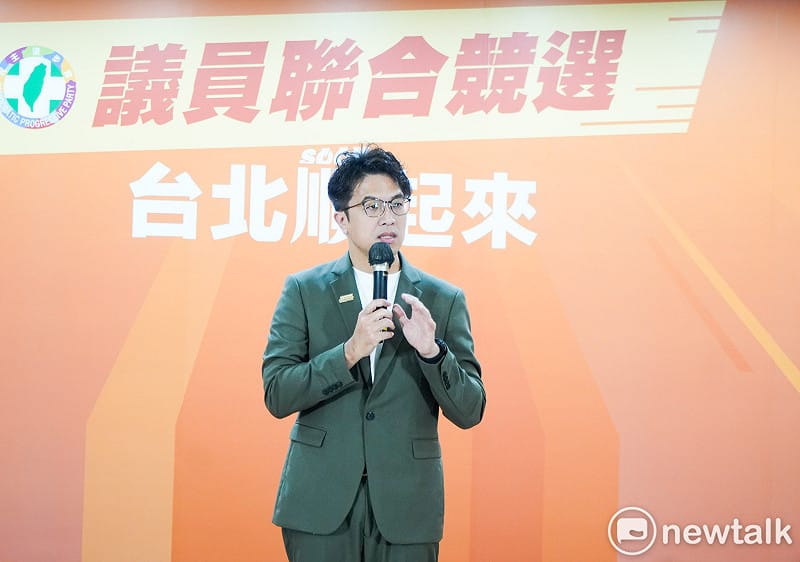 民進黨台北市長參選人沈伯洋喊話議員全壘打。 圖:張良一/攝 民進黨台北市長參選人沈伯洋喊話議員全壘打。 圖:張良一/攝