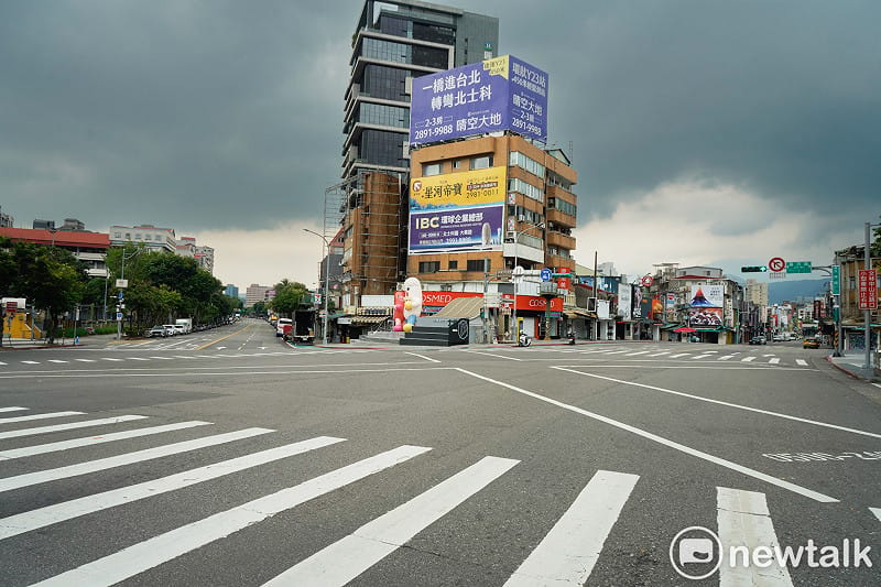 北部地區今午進行2026城鎮韌性(防空)演習，防空警報響起後，平常熙攘往來的馬路立刻淨空。&nbsp;&nbsp;&nbsp;圖：張良一/攝