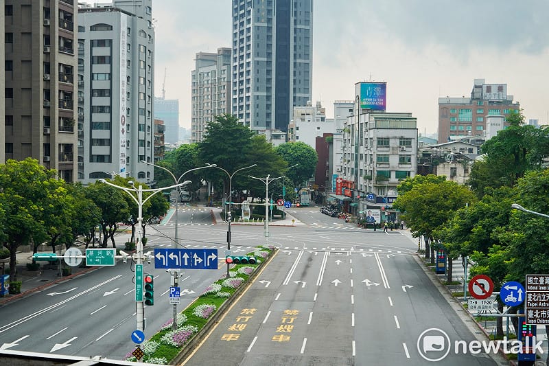 北部地區今午進行2026城鎮韌性(防空)演習，防空警報響起後，平常熙攘往來的馬路立刻淨空。&nbsp;&nbsp;&nbsp;圖：張良一/攝