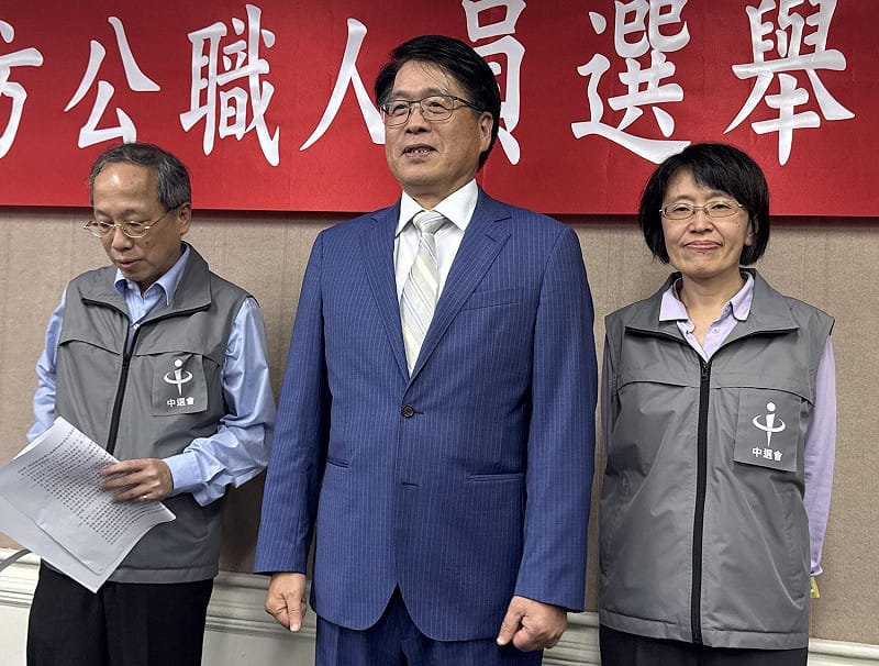 中選會主委游盈隆(中)&nbsp;&nbsp;&nbsp;圖：林朝億/攝