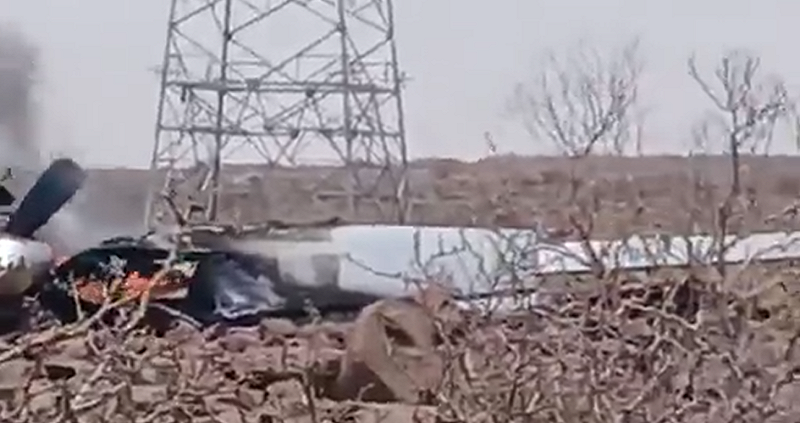 一架美國空軍 MQ-9A 收割者中高空作戰無人機,在吉布地市西南方的查貝萊空軍基地附近發生墜毀意外。 圖:翻攝自 X @sentdefender 一架美國空軍 MQ-9A 收割者中高空作戰無人機,在吉布地市西南方的查貝萊空軍基地附近發生墜毀意外。 圖:翻攝自 X @sentdefender