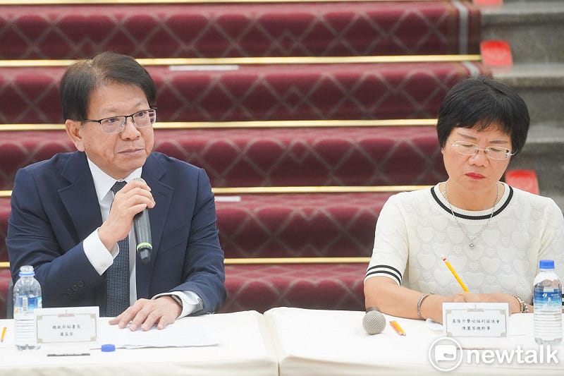 針對總統府國務機要費遭國民黨立委全數刪凍，致使總統府無法向社福團體訂購他們生產的禮盒，總統府祕書長潘孟安今邀集社福團體在總統府召開記者會，呼籲企業及社會大眾採購社福團體生產的禮盒，以行動支持他們。&nbsp;&nbsp;&nbsp;圖：張良一/攝