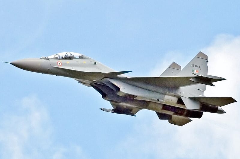 蘇-30MKI 飛彈有效射程僅約 100 公里，兩者超視距作戰能力狠差 20 年。 圖：翻攝自騰訊網 