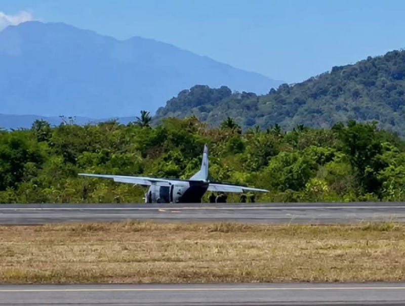 8月25日上午，印尼海軍一架CASA C-212海上巡邏機在南蘇拉威西省馬羅斯市蘇丹哈桑努丁空軍基地滑出跑道。 圖：翻攝自 X @BabakTaghvaee1 