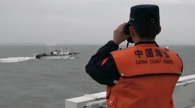  目前菲方補給通道已被切斷，駐守人員長達 50 天無法獲取建築加固材料，僅能依靠雨水與近海捕撈維持生存。 圖：翻攝自騰訊網 