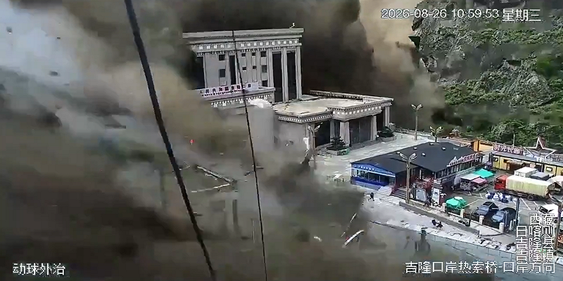  在中國方面，國家主席習近平親自指示全力搜救失蹤人員，並要求加強對冰川湖與山崩威脅的監測。 圖：翻攝自 X @romastarly 