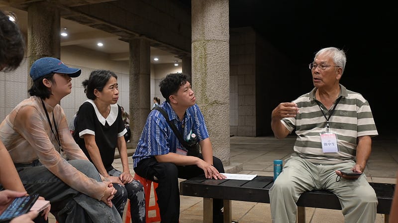  政治受難者簡中生與體驗營學員分享生命故事及對於人權的體悟。 圖：國家人權博物館提供