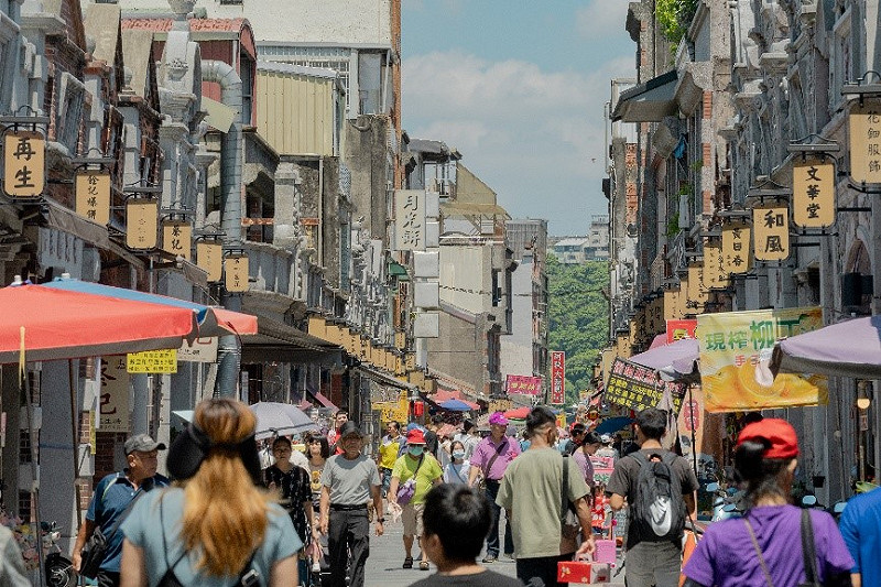 主題遊程結合體驗活動及在地餐食，讓旅客在品嚐、手作與走讀之間，感受大溪產業與文化的深厚底蘊。
