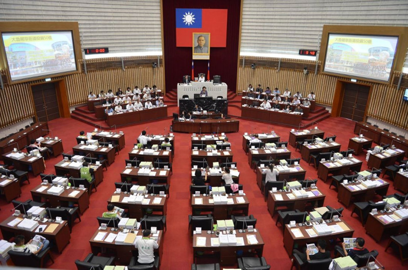 高雄市長陳菊在市議會報告中表示，在執政即將邁入最後一年，仍將秉持初衷，不會有任何的鬆懈，為未來百年高雄的發展，打下厚實的基礎。    圖 : 翻攝自陳菊臉書