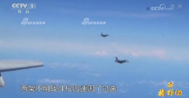 解放軍飛行員劉銳回憶說，2015年3月30日，他駕駛轟-6K中遠程轟炸機飛越巴士海峽時，曾遭到「不明戰機」攔截。   圖：翻攝自新浪軍事網