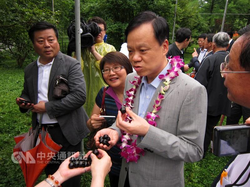 外界預期成為中共中央政治局常委的重慶市委書記陳敏爾，是被稱為「之江新軍」的中共總書記習近平浙江任職期間舊屬之一。他的勝出原因，除了深得習近平信任之外，年齡是重要關鍵。   圖 : 中央社