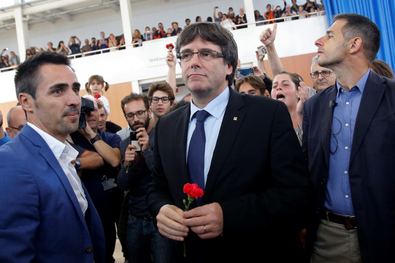 加泰隆尼亞自治區主席普伊格蒙特 (Carles Puigdemont) 暗示加泰隆尼亞在本週將有可能「單方面」宣布獨立。   圖: 達志影像/美聯社