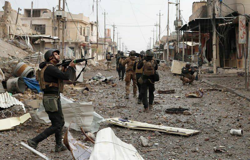 伊拉克政府軍挺進之前遭到伊斯蘭國佔領的區域，掃蕩IS聖戰士。   圖：翻攝伊拉克陸軍臉書