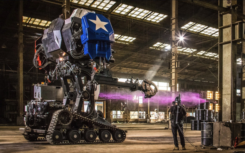 美方機器人代表Mk.III 「Eagle Prime」發射大型漆彈。   圖：翻攝自MegaBots