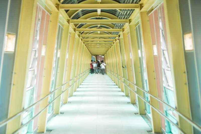 由台鐵斥資2,200萬元興建的百福車站人行天橋，今 (5) 日上午啟用。   圖 : 基隆市政府/提供