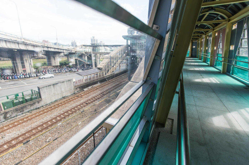 從天橋上看百福車站。   圖 : 基隆市政府/提供