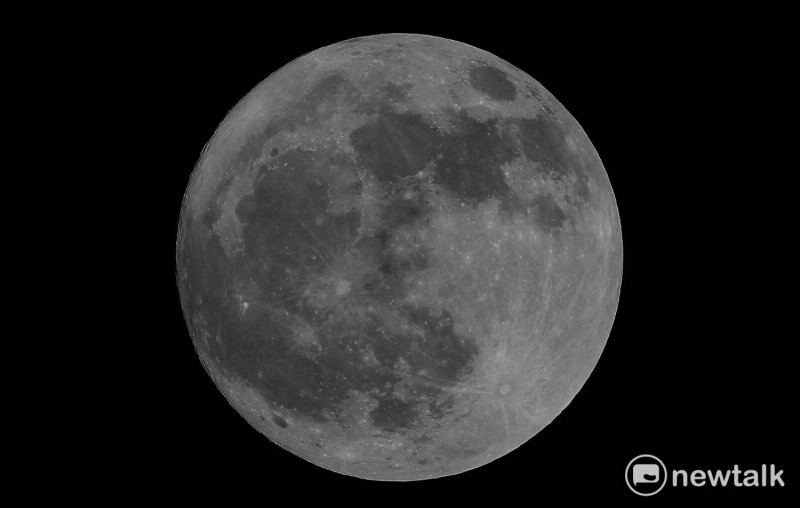 玉山氣象站指出，中秋節過後，真正的滿月將在午夜2點 40出現。   圖:中央氣象局／提供