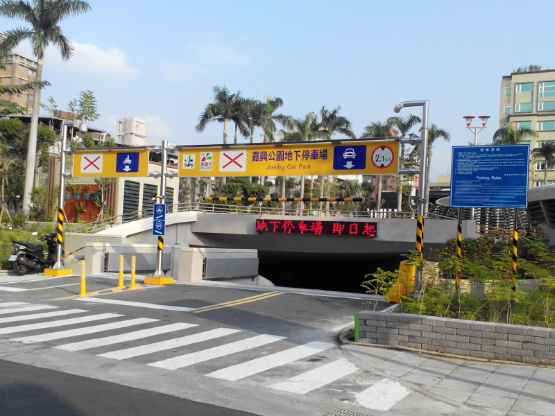 國慶4天連假北市非商圈一般路邊車格不收費，委外經營停車場仍維持收費。   台北市停管處提供