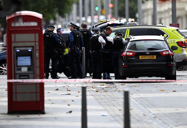 有一輛汽車衝上了博物館外人行道。警方表示，事發地點在倫敦南肯辛頓區（South Kensington），現場一名男子遭到逮捕，排除與恐怖攻擊相關。   圖：達志影像／路透社