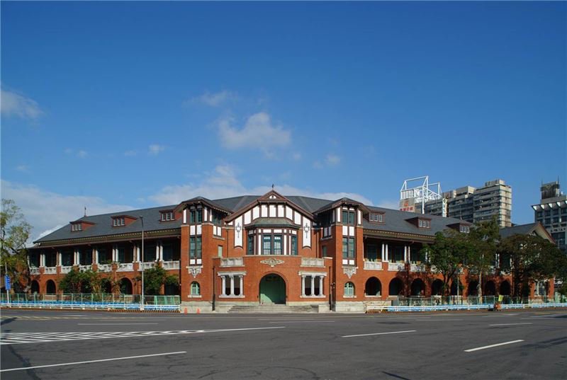 位於台北捷運北門站旁的國定古蹟「台灣總督府交通局鐵道部」，是台灣第一個科學工業園區及第一代火車醫院，
目前沒有對外開放，預計於2019年作為「鐵道博物館」並對外開放。   圖：台博館提供
