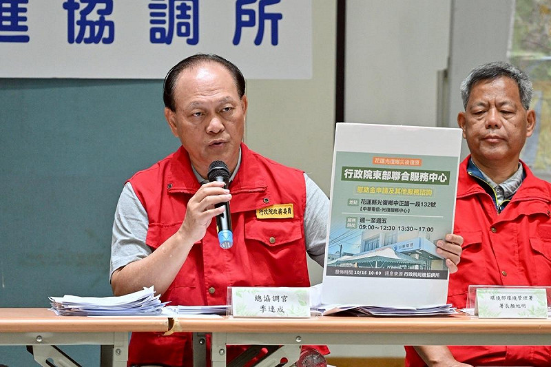 中央災害應變中心前進協調所今（15）日召開第42次工作會報後記者會，由總協調官、行政院政務委員季連成說明光復鄉災後復原最新進度。   圖：行政院提供