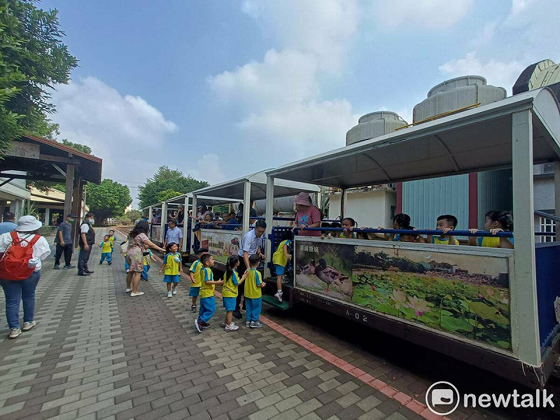 全台唯一有固定行駛班次的人氣糖鐵「346蒸汽五分車」，將於今年10月24日重回溪湖糖廠載客奔馳。   圖：唐復年/攝