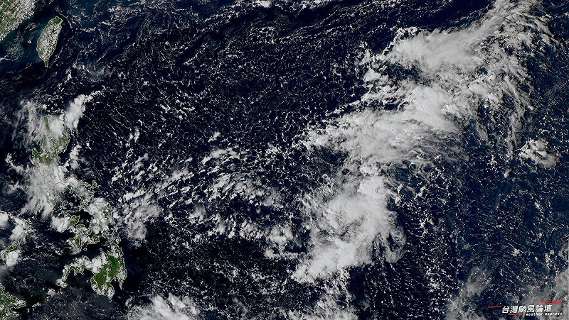 無論準風神颱風怎麼移動，週日東半部地區都會降下大雨或豪雨。   圖：翻攝自「台灣颱風論壇｜天氣特急」臉書