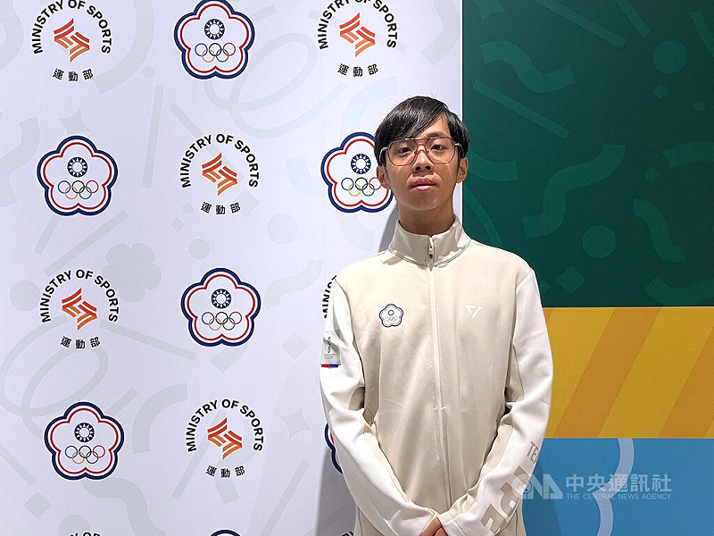 電競首度成為亞洲青年運動會比賽項目之一，台灣「快打旋風6」新星Ugang（陳又綱）（圖）15日出席亞青運授旗儀式時表示，目標是攜手隊友一起登上頒獎台。中央社記者陳容琛攝　114年10月15日   